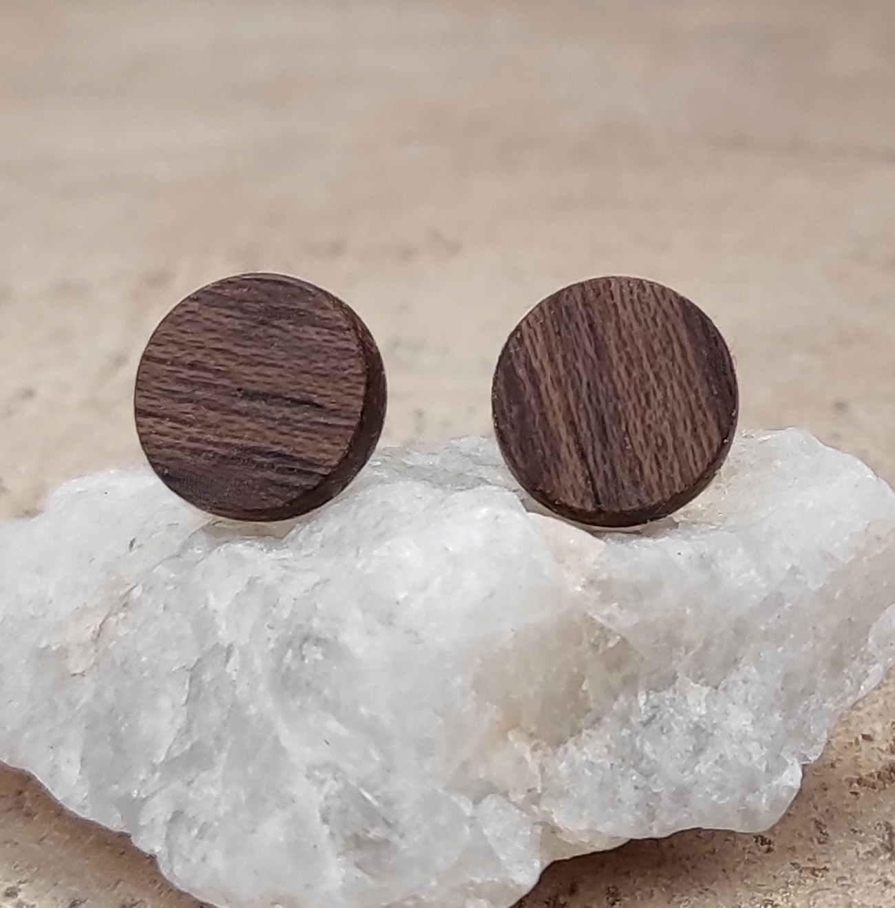 Ořechové náušnice, chir. ocel - (10 mm)