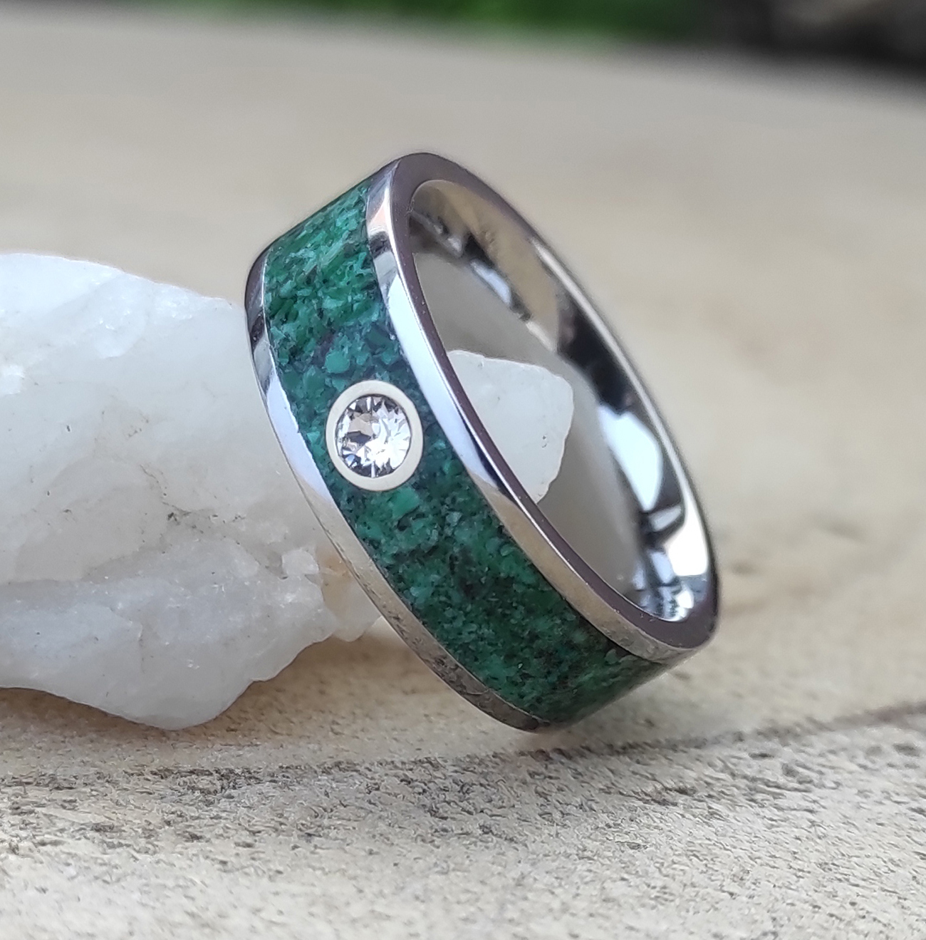 Ocelový prsten s malachitem a swarovski krystalem