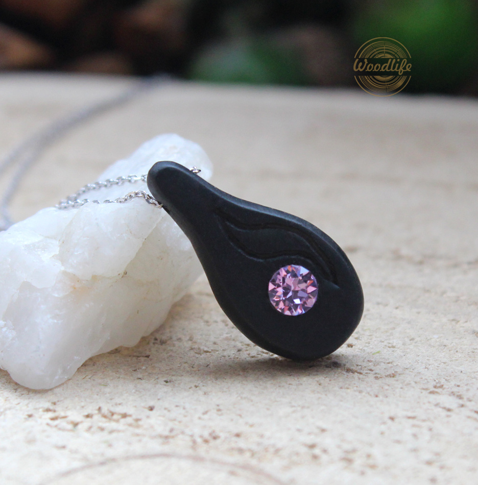 Náhrdelník z Ebenu a kamenem swarovski 925/1000