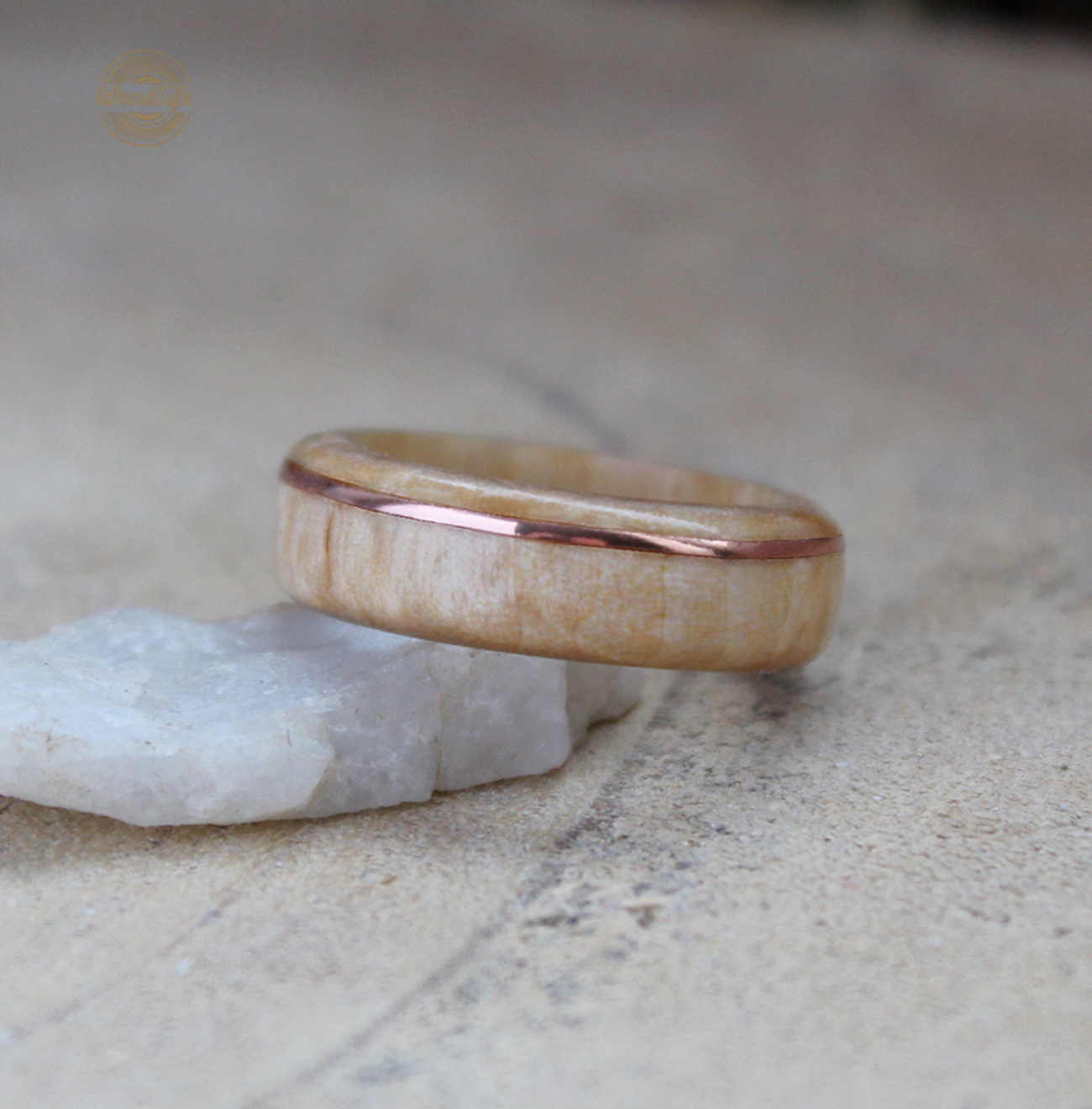 Březový prsten s proužkem měďi 
