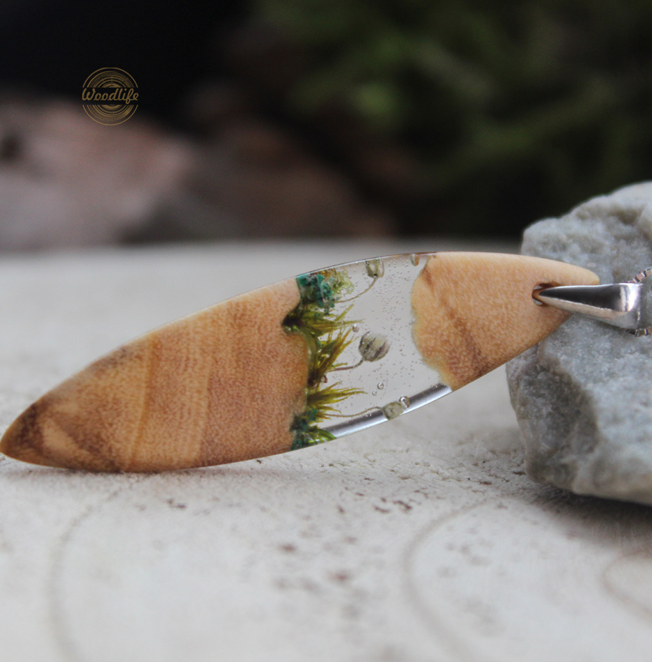 Přírodní náhrdelník z olivy a pryskyřice