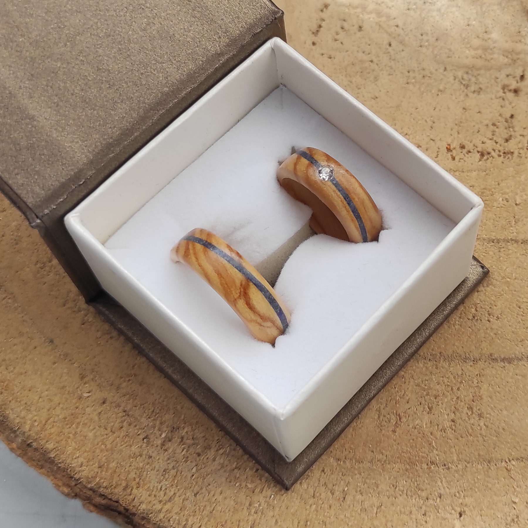 Olivové prsteny s lapis lazuli