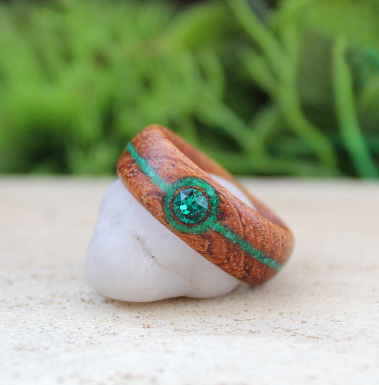 Dřevěný prsten s krystalem Swarovski a Malachitem 