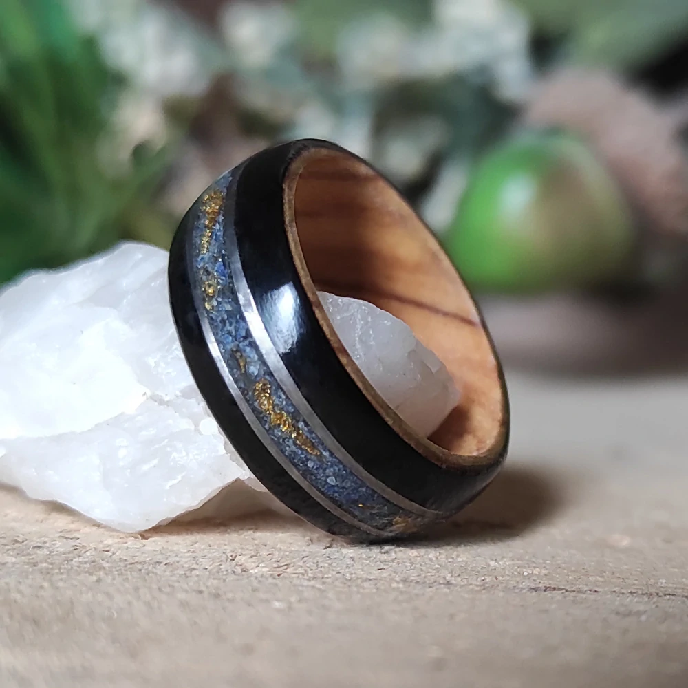 PrPrsten z olivy, ebenu a lapisu se zlatem