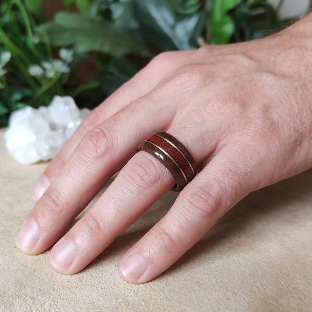 Prsten z ořechu, jaspisu a oceli