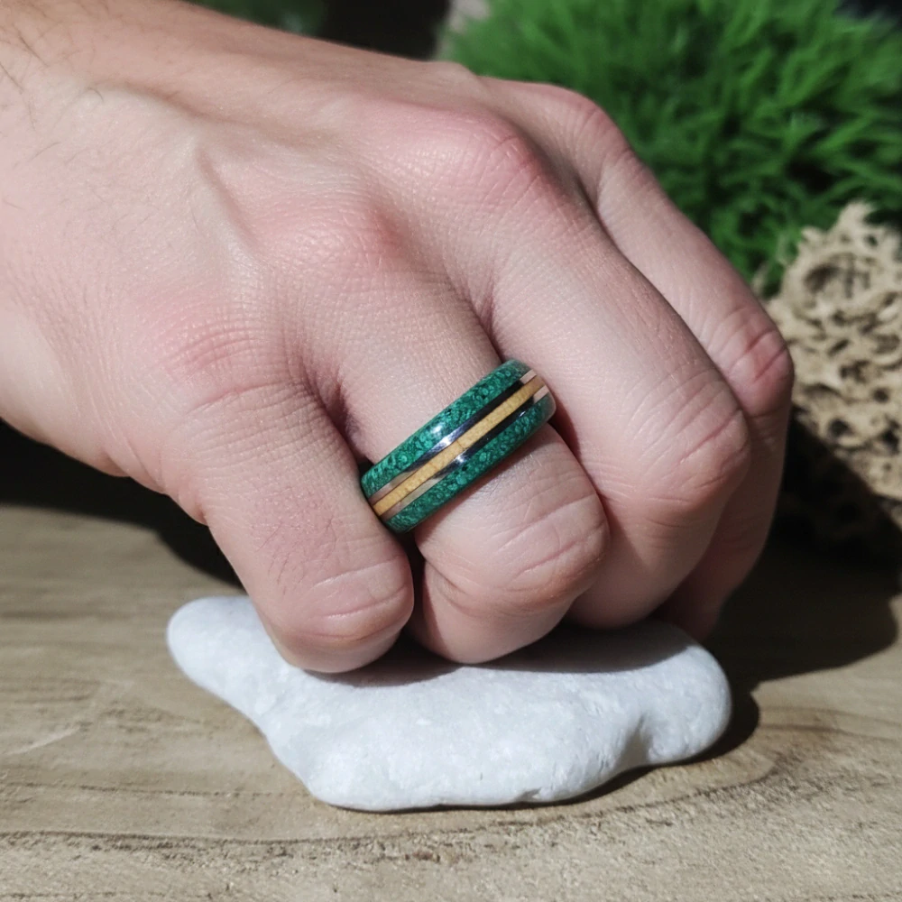 Snubní prsteny z malachitu a olivy