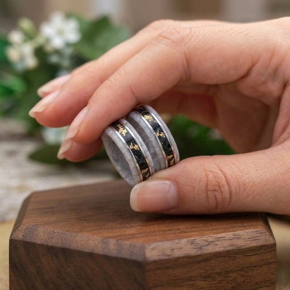 Snubní prsteny s magnezitem, regalitem a ocelí