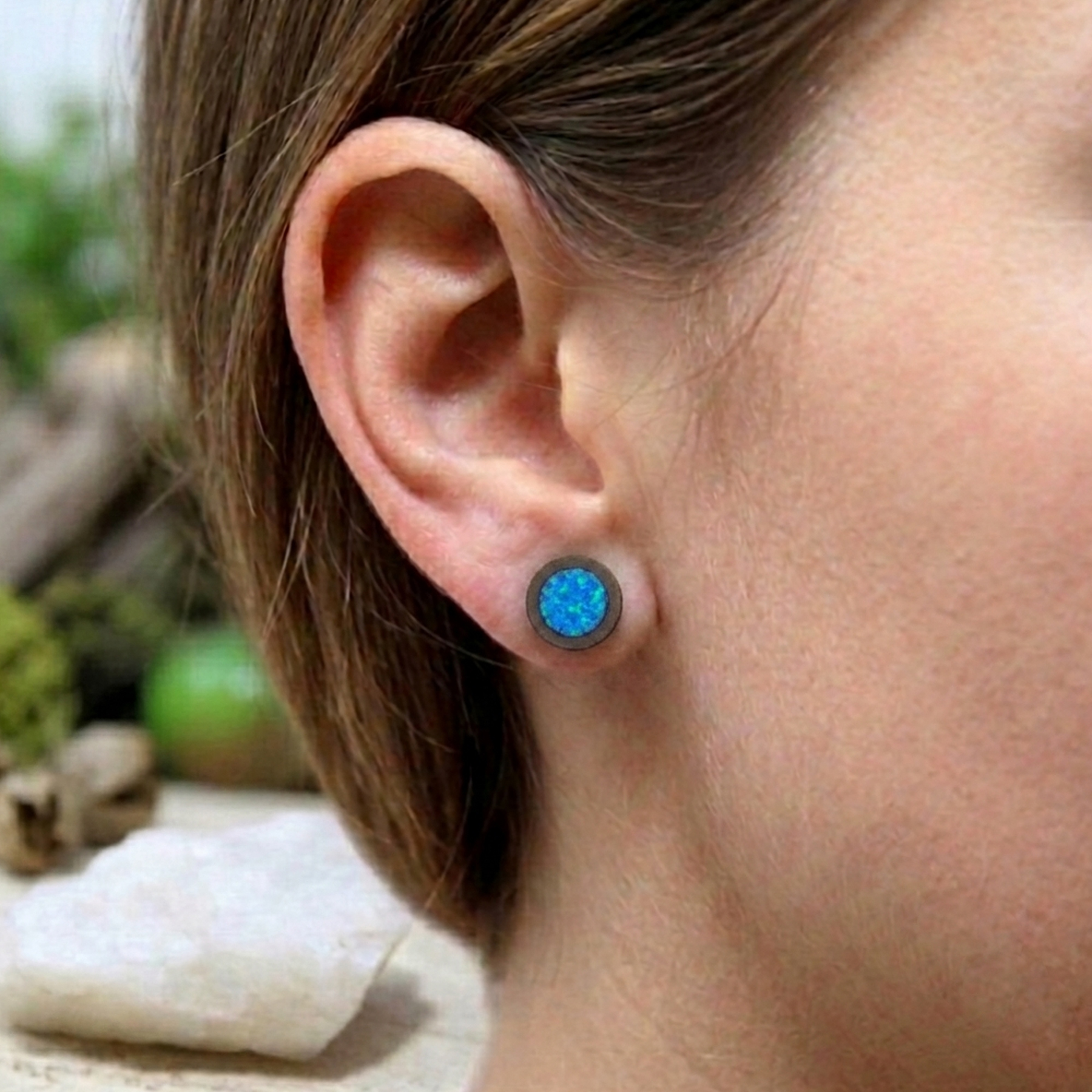 Náušnice z ořechu a modrozeleného opálu 