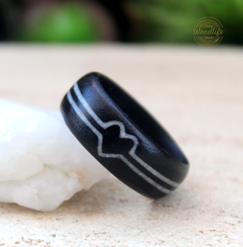 Ebenový prsten s magnezitem