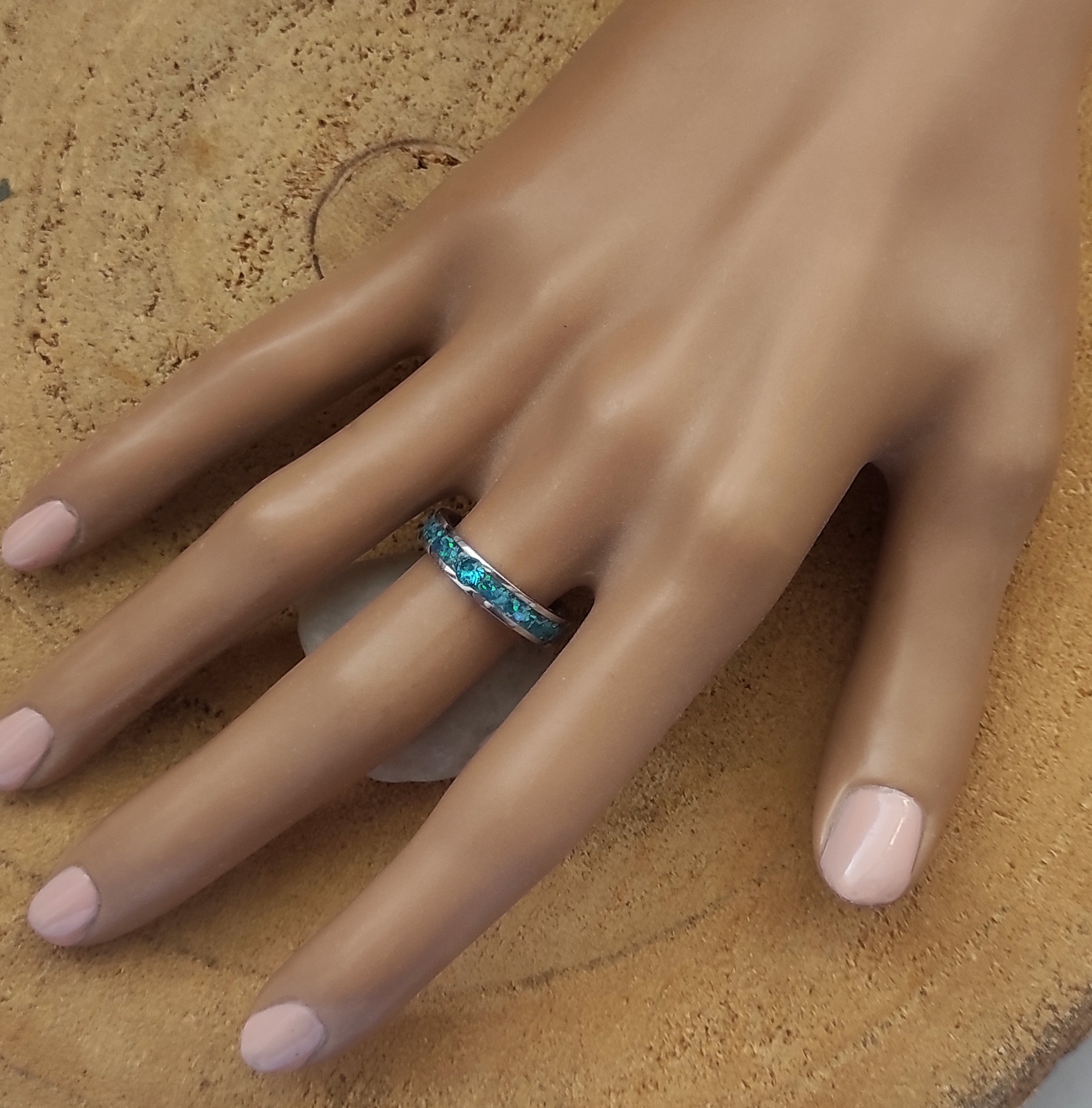 Ocelový prsten s modrým opálem a achátem