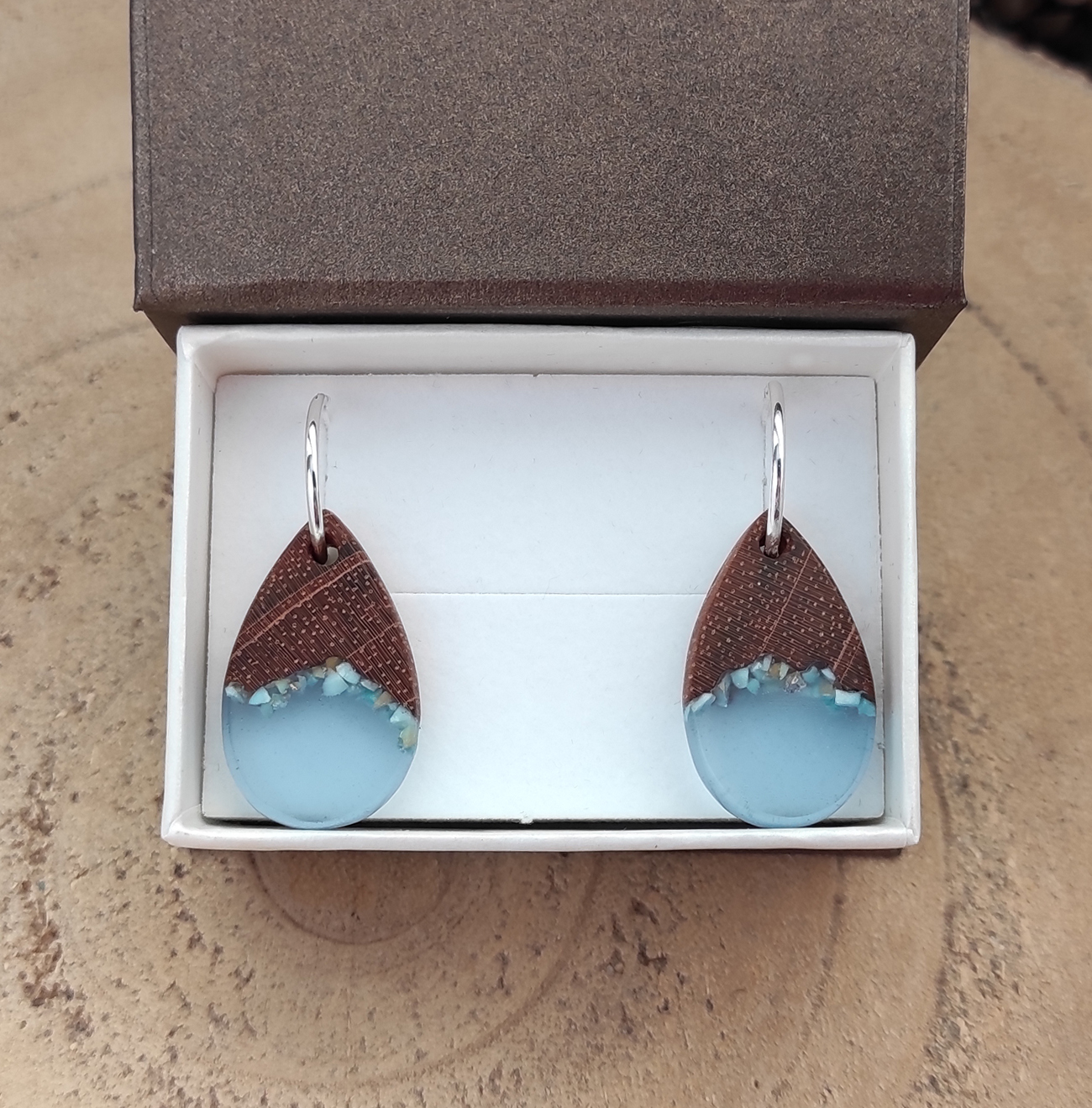 Dřevěné náušnice s kamínky a pryskyřící - 925/1000