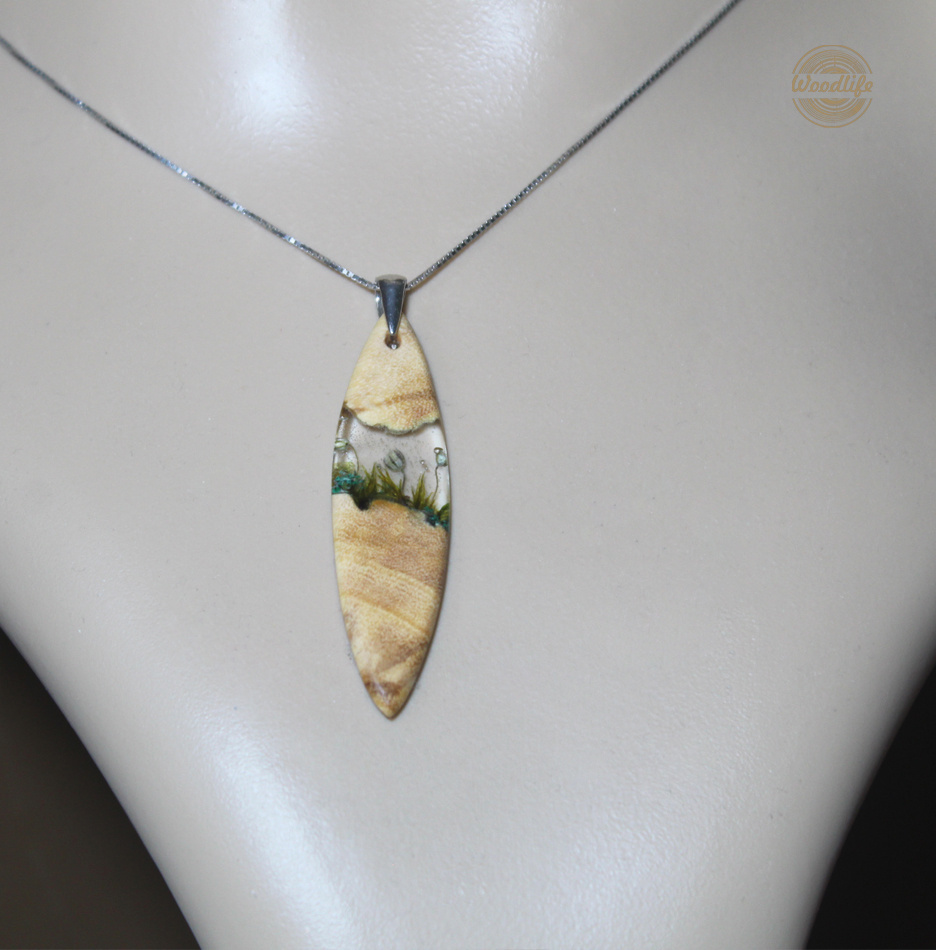 Přírodní náhrdelník z olivy a pryskyřice