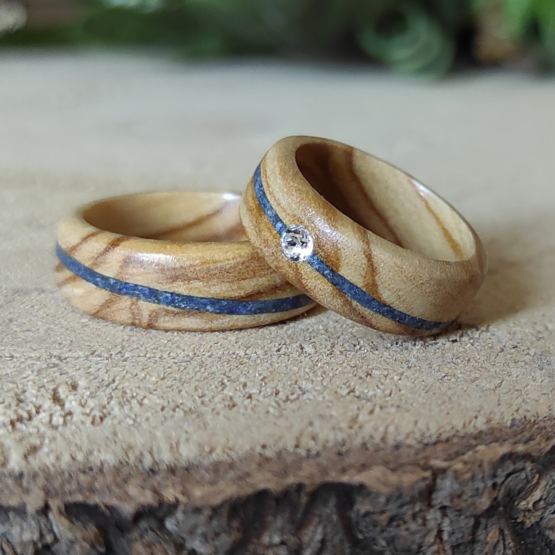 Olivové prsteny s lapis lazuli