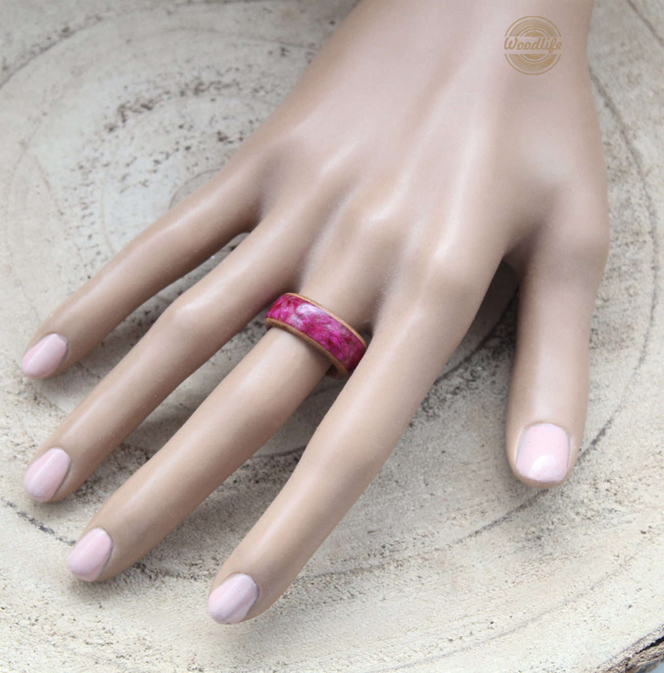 Dřevěný prsten s tygřím okem purpurový 