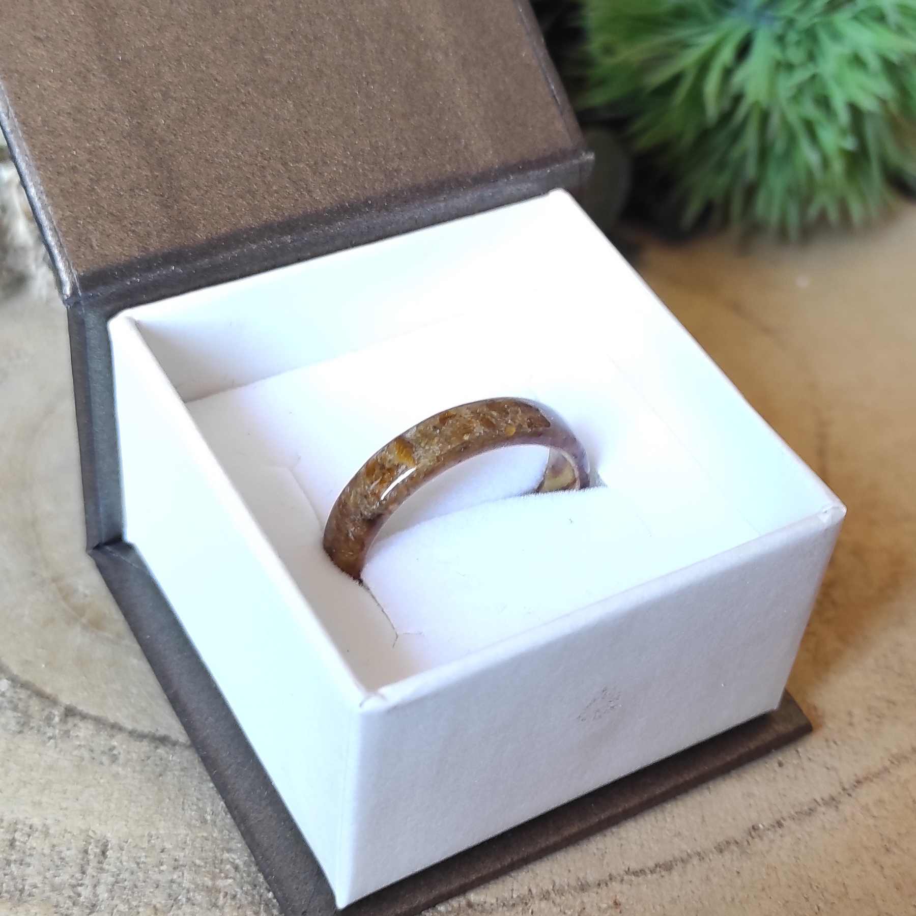 Prsten z tygřího oka a olivy