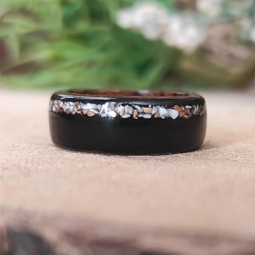 Dřevěný prsten z magnezitem a 14k zlatem