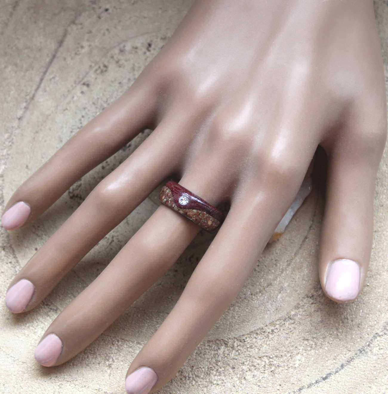Prsten amarant s krystalem swarovski a jadeitem