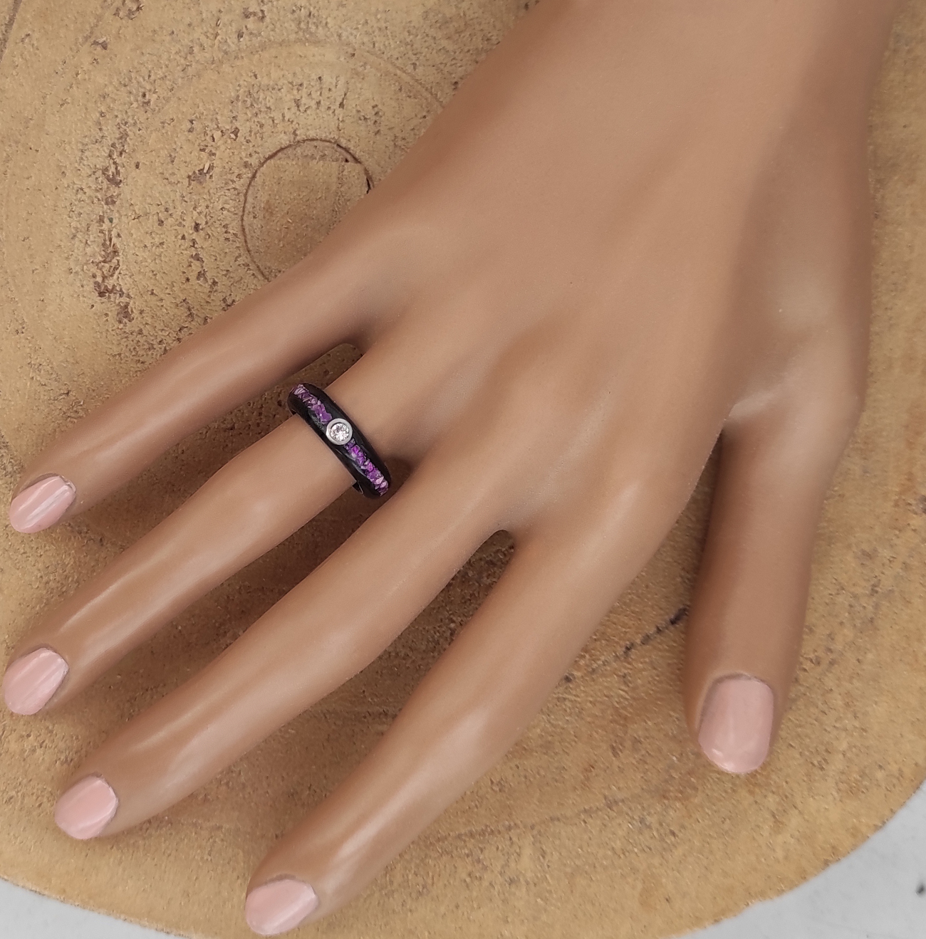 Ebenový prsten swarovski s tyrkenitem a čaroitem