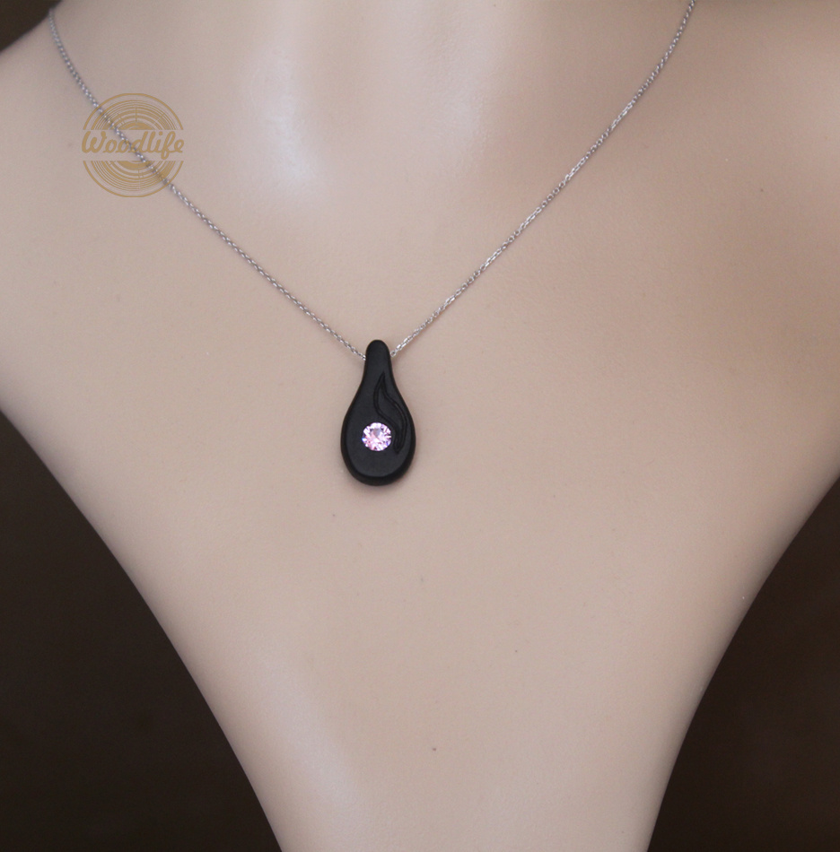 Náhrdelník z Ebenu a kamenem swarovski 925/1000