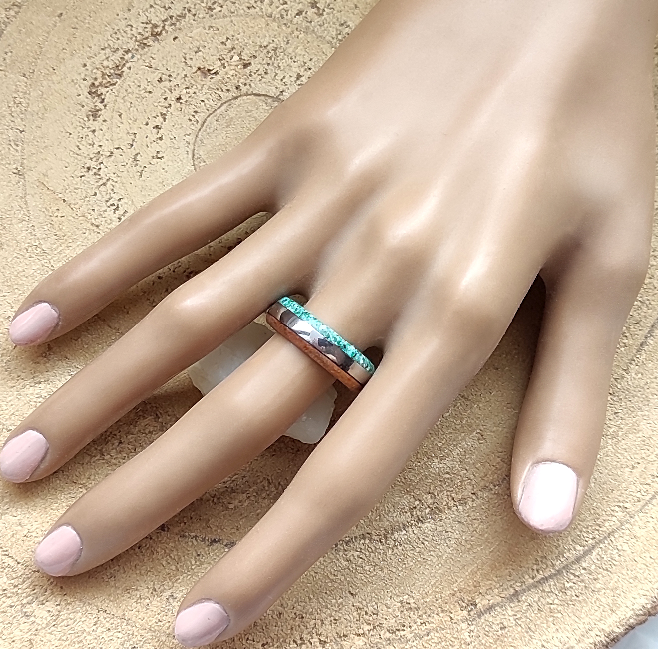 Snubní prsteny s malachitem,jadeitem a ocelí