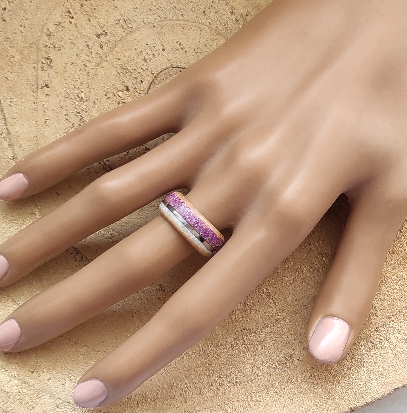 Březový prsten s jaspisem, magnezitem a ocelí