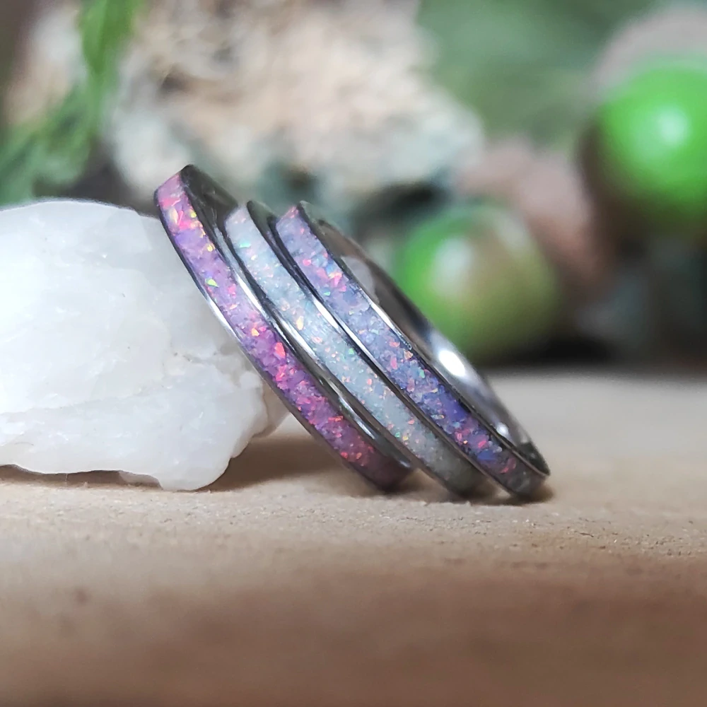 Ocelový prsten s opálem