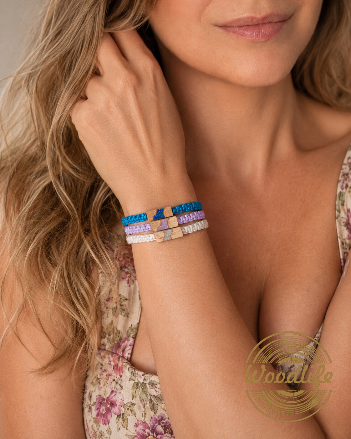 Deep Blue Opal Wood – unisex macramé náramek s tmavě modrým opálem a březovým dřevem