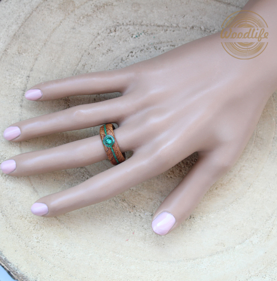 Dřevěný prsten s krystalem Swarovski a Malachitem 