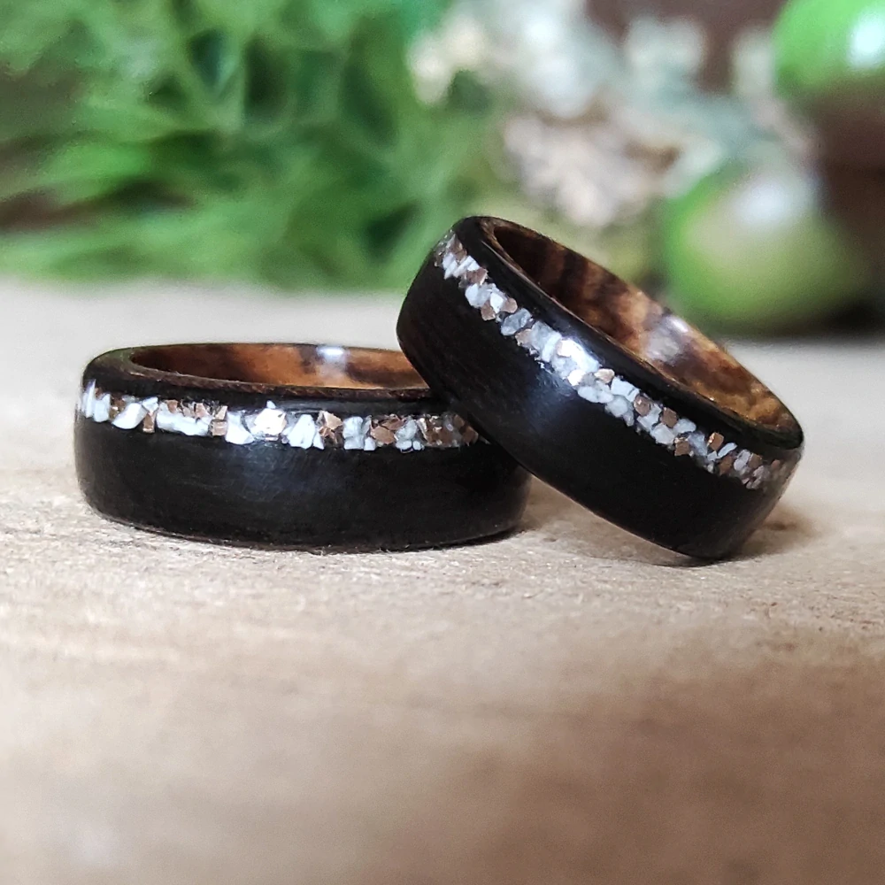 Dřevěný prsten z magnezitem a 14k zlatem