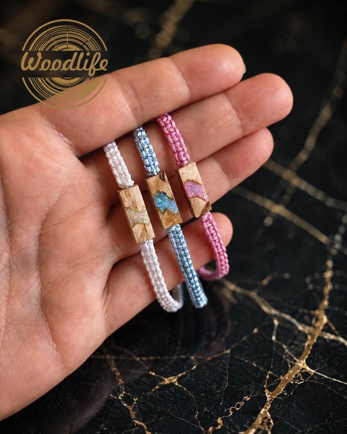 Light Blue Opal Wood – unisex macramé náramek se světle modrým opálem