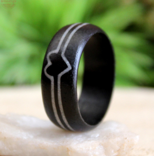 Ebenový prsten s magnezitem
