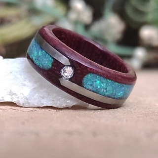 Amaranthový prsten s ocelí, opálem a Swarovski