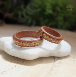 Snubní prsteny z jatoby a kameny regalitu 