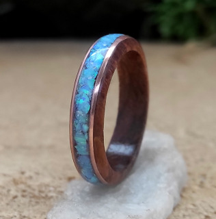 Prsten z jatoby modrého opálu