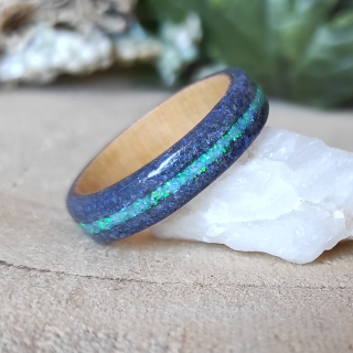 Prsten z lapisu a opálu s březovou vložkou 