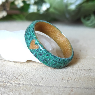Prsten z břízy a malachitu