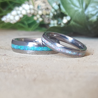 Snubní titanové prsteny s modrým a bílým opálem