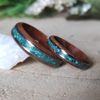 Snubní ořechové prsteny s kamínky