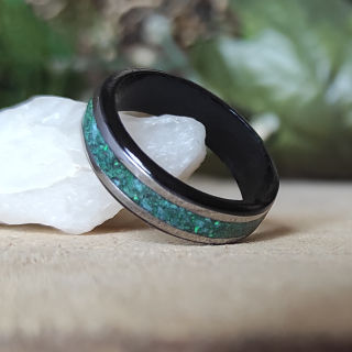 Ebenový prsten s ocelí a opálem