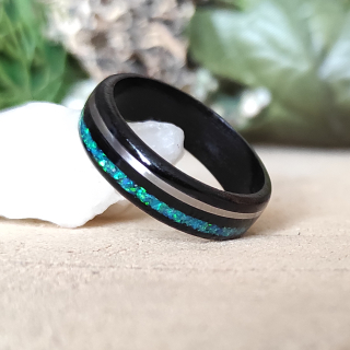 Ebenový prsten s ocelí a opálem