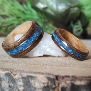 Snubní prsteny s opálem a magnezitem