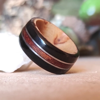 Dřevěný prsten z ebenu, břízy a jatoby