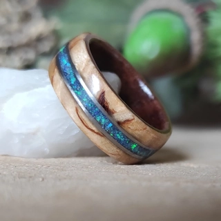 Prsten z břízy, ořechu,opálu a lapisu