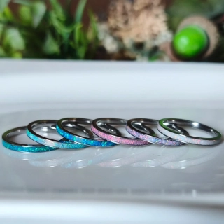 Ocelový prsten s opálem