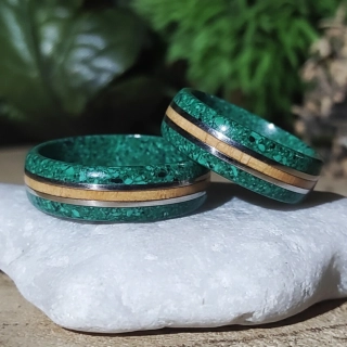 Snubní prsteny z malachitu a olivy