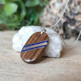 Pánský dřevěný náhrdelník s ocelí a lapis-lazuli